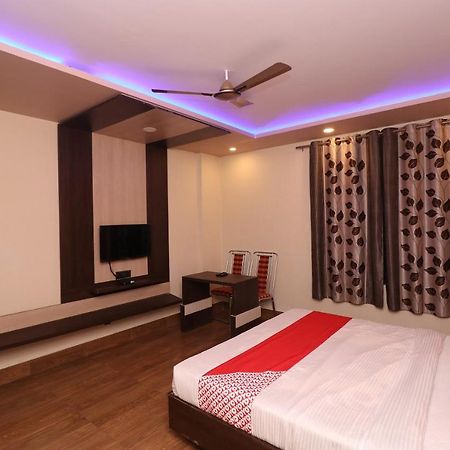 Oyo 33387 Laxmi Lawn And Resort Suite Lucknow Exteriör bild