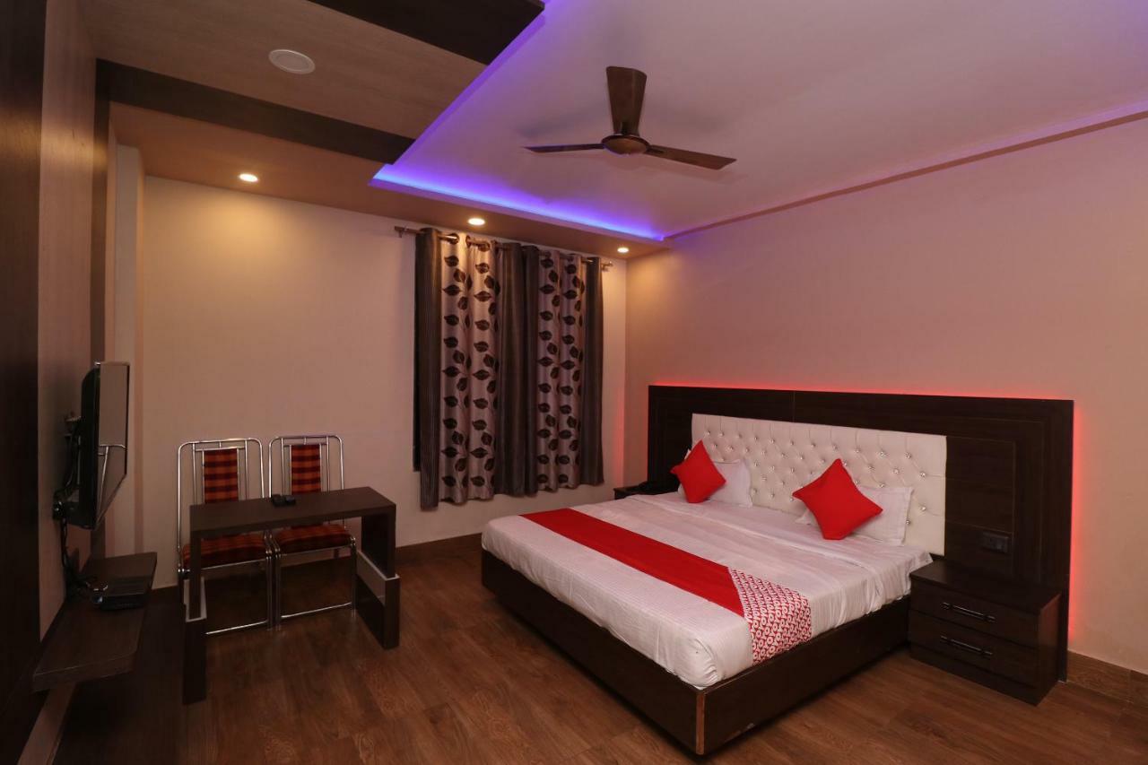 Oyo 33387 Laxmi Lawn And Resort Suite Lucknow Exteriör bild