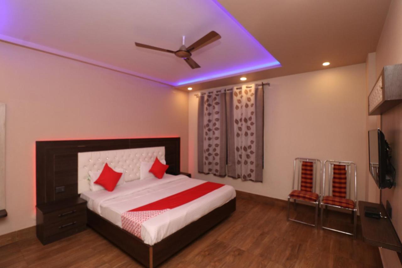 Oyo 33387 Laxmi Lawn And Resort Suite Lucknow Exteriör bild