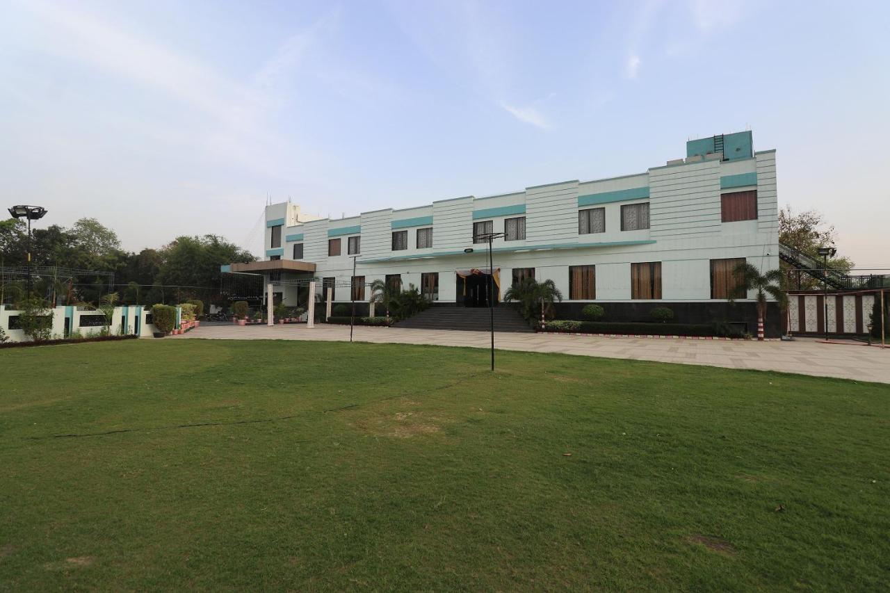 Oyo 33387 Laxmi Lawn And Resort Suite Lucknow Exteriör bild