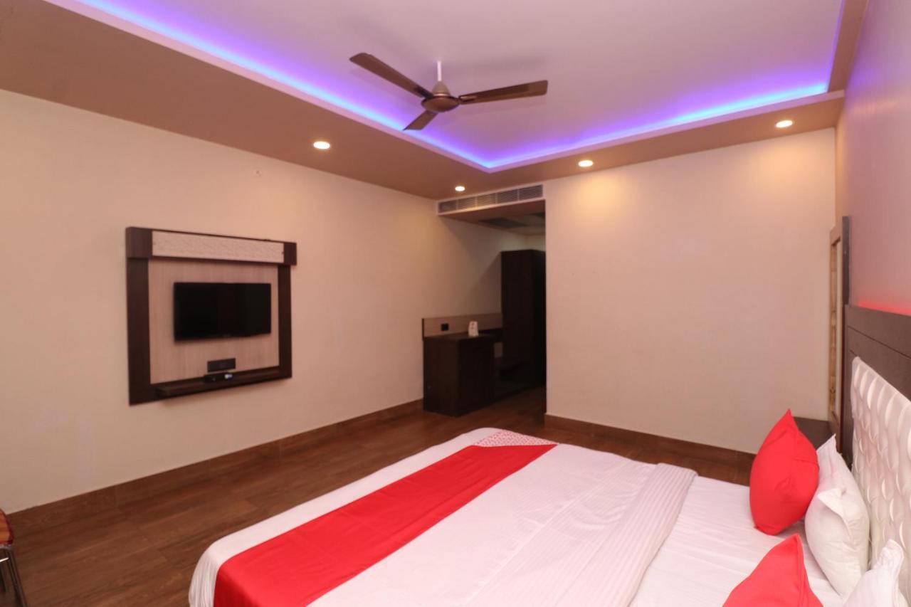 Oyo 33387 Laxmi Lawn And Resort Suite Lucknow Exteriör bild