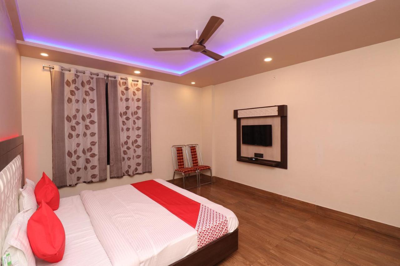 Oyo 33387 Laxmi Lawn And Resort Suite Lucknow Exteriör bild