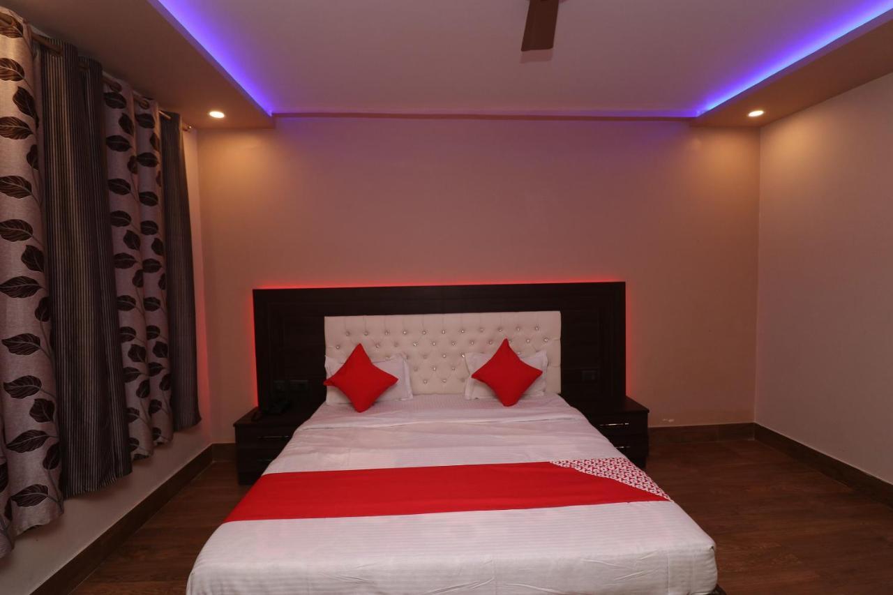 Oyo 33387 Laxmi Lawn And Resort Suite Lucknow Exteriör bild